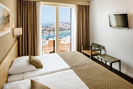 Premium Room with Sea View and Balcony