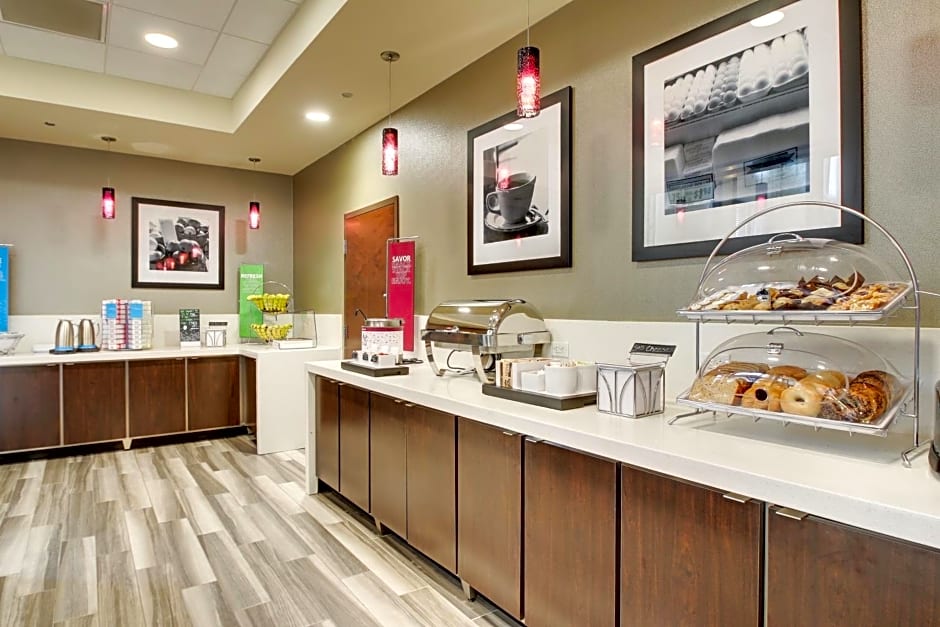 Hampton Inn & Suites Greenville Airport