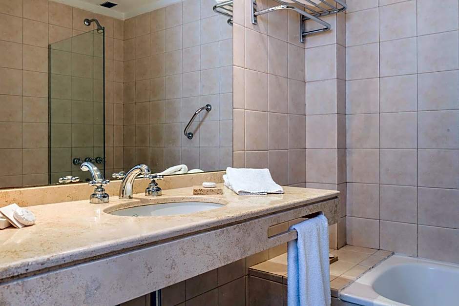 Loi Suites Esmeralda