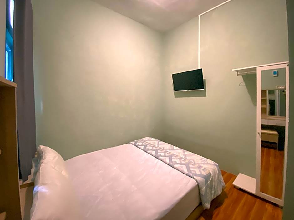 Duta Elite Kostel Syariah near RSUD Caruban Mitra RedDoorz