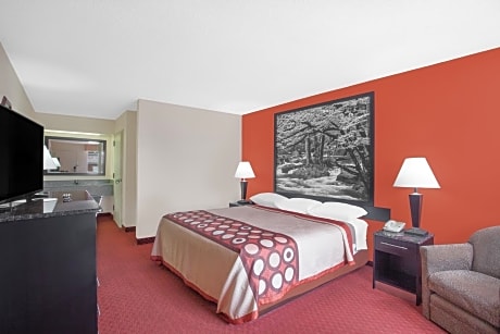 1 King Bed Non-Smoking