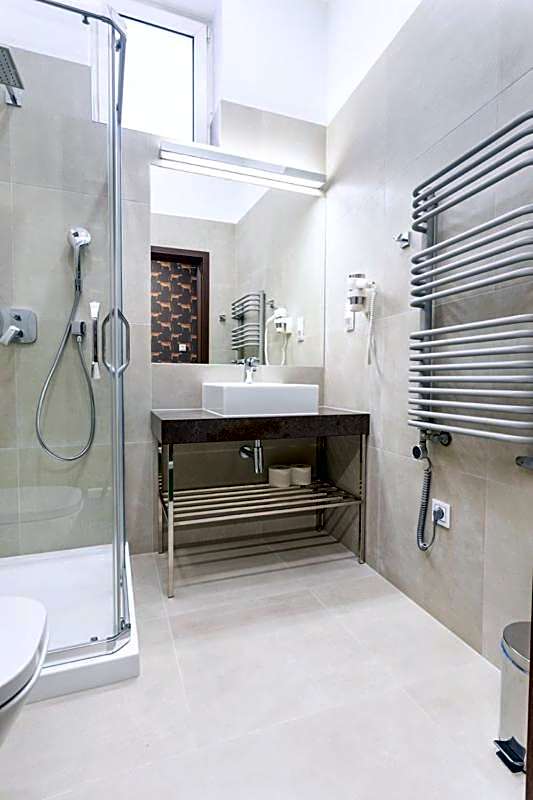 Forrest Apartments & Hostel