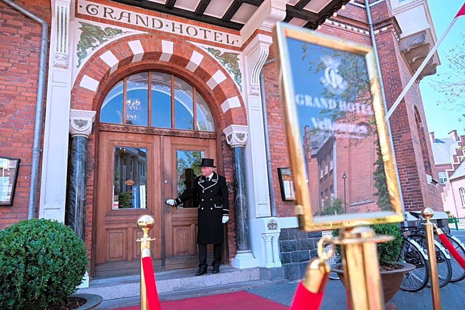First Hotel Grand