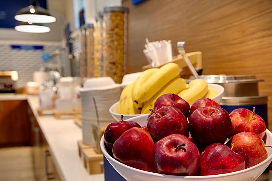 Holiday Inn Express & Suites S Lake Buena Vista By IHG