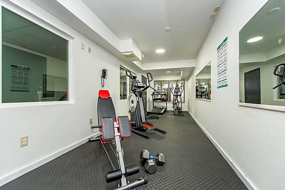 Oyster Bay Inn & Suites