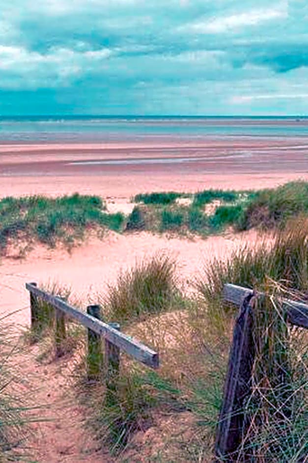 Somerleyton Meadows - The Hideaway Hut & Hot Tub