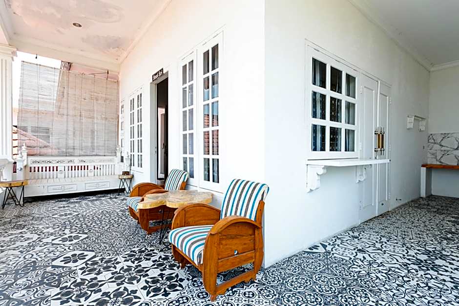 RedDoorz near Grojogan Sewu Tawangmangu