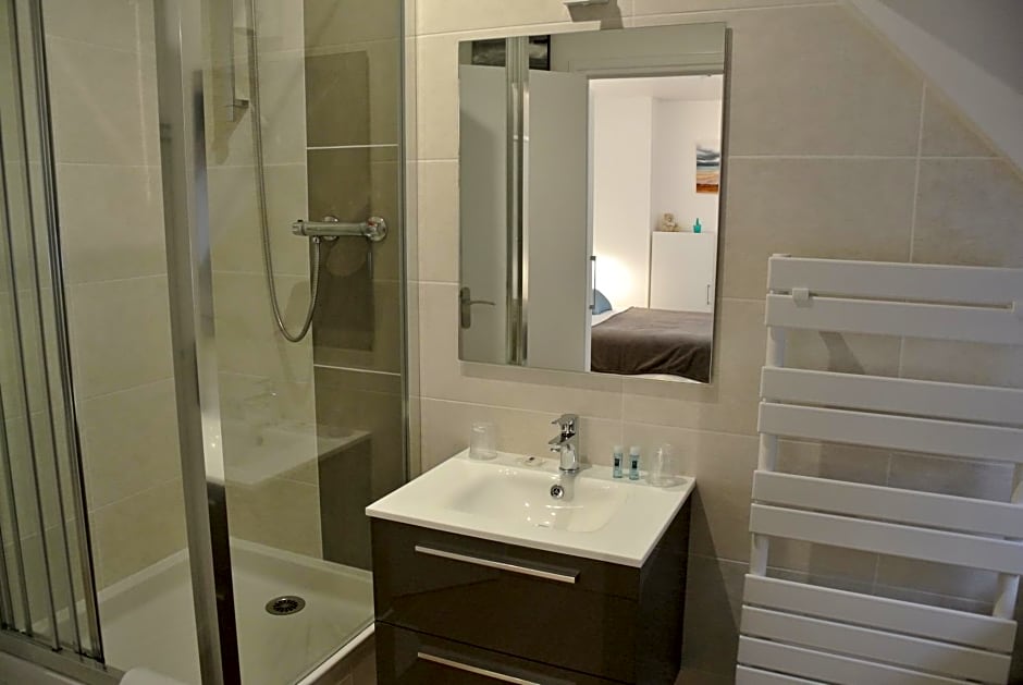 Au Logis De La Rance Bed and Breakfast