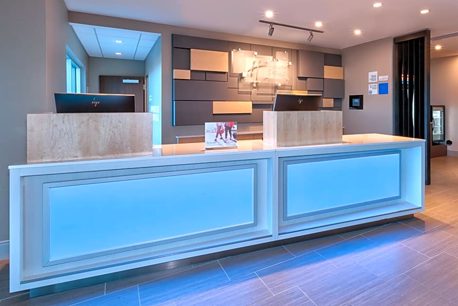 Holiday Inn Express & Suites - Cedar Springs - Grand Rapids N, an IHG Hotel