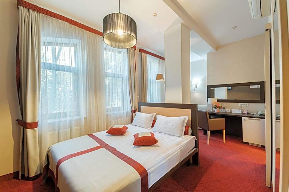 Photo 1 of 9 of Junior Suite