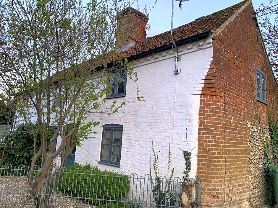 2 Bed Cosy Cottage
