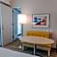 Howard Johnson by Wyndham Anaheim Hotel & Water Playground