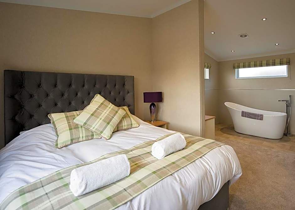 Athelington Hall Farm Lodges