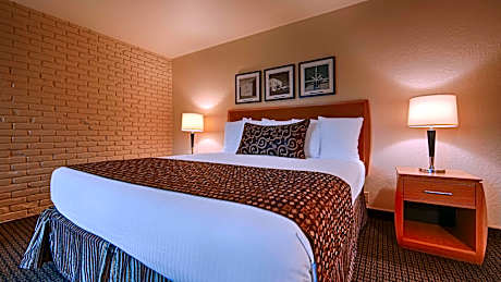 1 King Bed Smoking Room Lawn View Patio High Speed Internet Access Coffee Maker Continental Breakfa