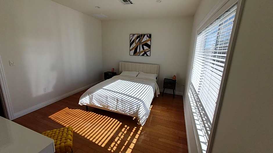 3 Bedroom Hollywood Gem