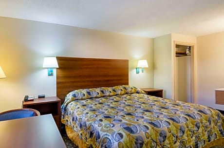 1 King Bed, Nonsmoking