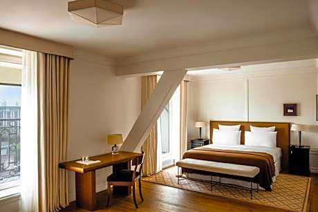 Suite with view on the Eiffel Tower