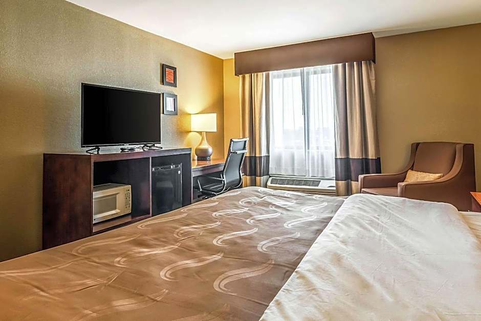 Quality Inn & Suites Salem near I-57