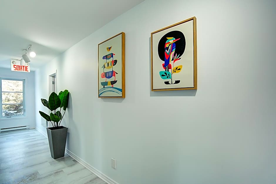 Le 900 Tremblant Inn Café and Bistro