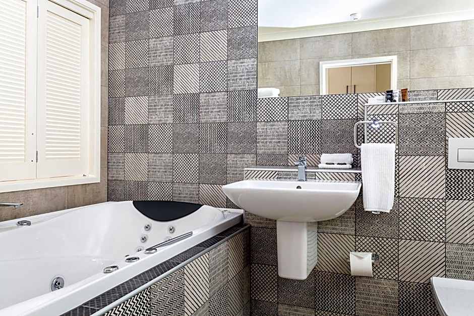 Pebble Beach Motor Inn