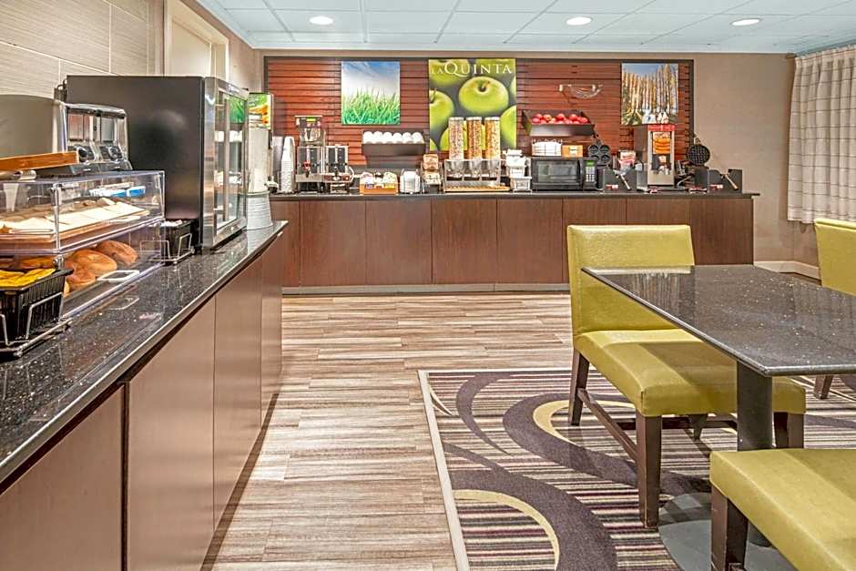 La Quinta Inn & Suites by Wyndham Baton Rouge Siegen Lane