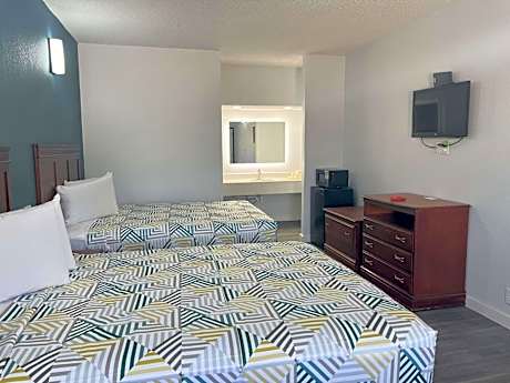 Queen Room with Two Queen Beds - Non-Smoking
