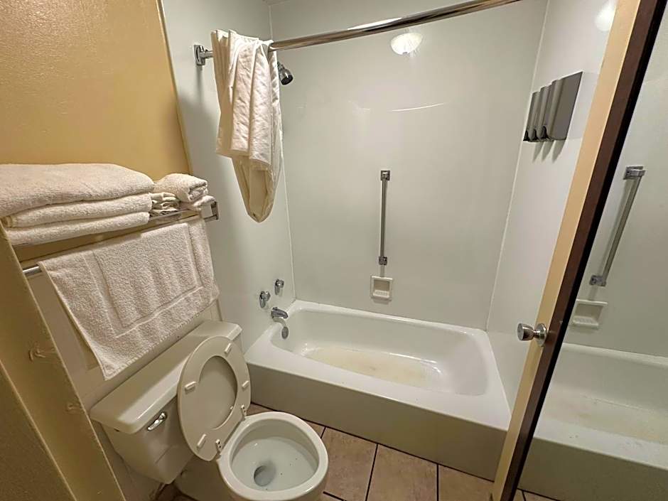 Hotel Red Rose by Townhouse Covington I-64