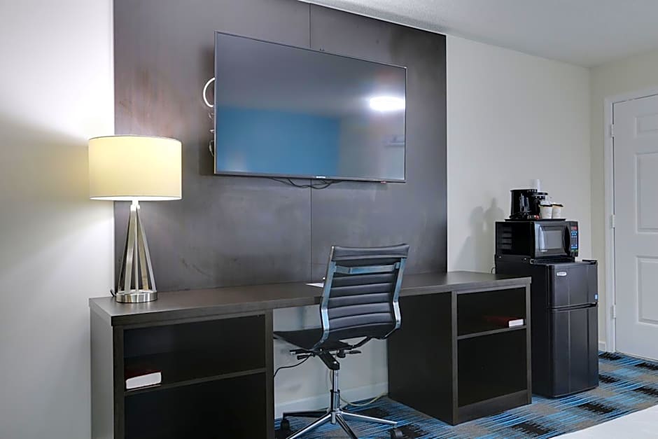 Travelodge by Wyndham Calhoun South I-75