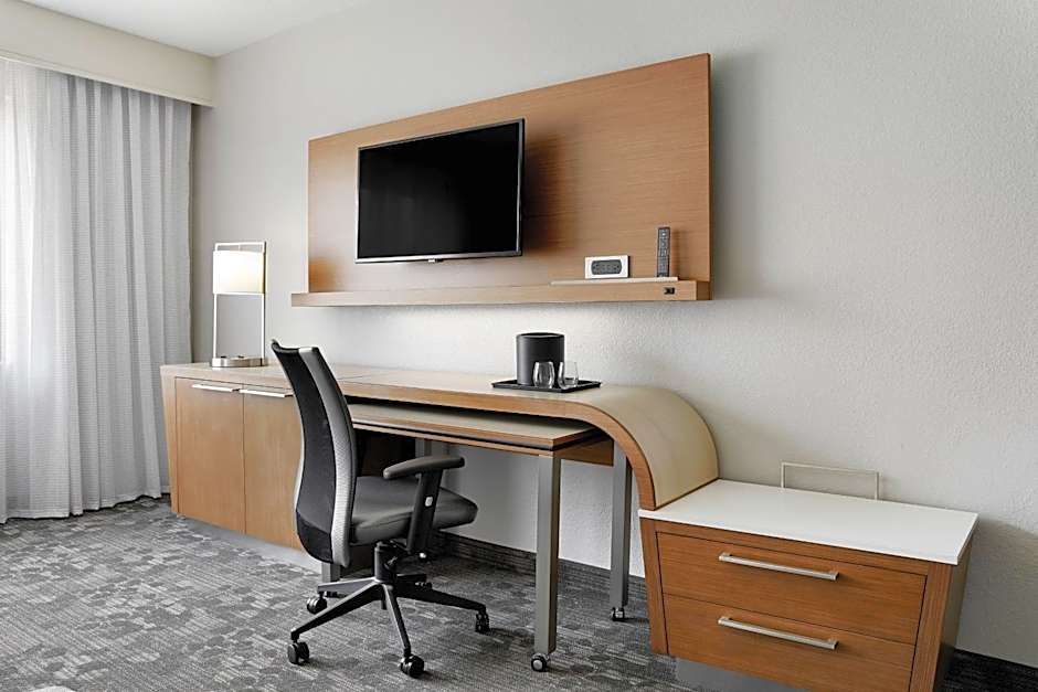 Courtyard by Marriott Milwaukee Downtown