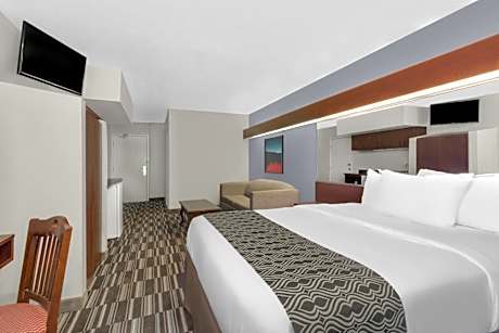 1 King Bed, Studio Suite, Non-Smoking