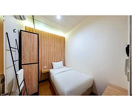 Single Room with Shared Bathroom