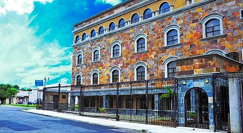 Plaza Real Suites & Apartments