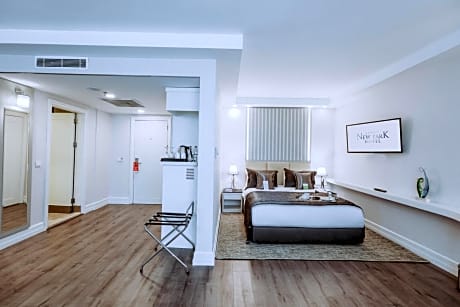 Suite with Free Executive Lounge Access