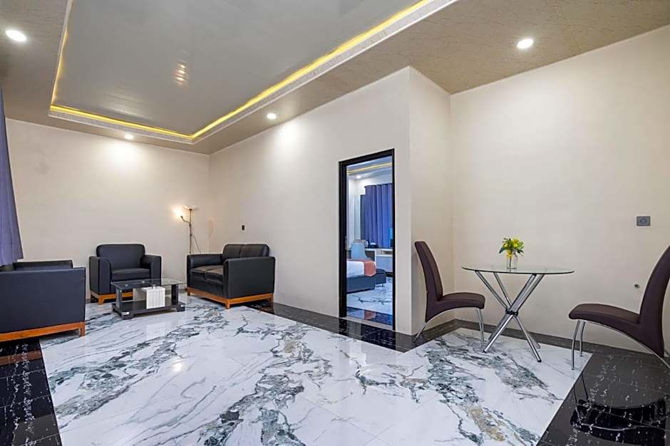 Photo 1 of 5 of Executive Suite