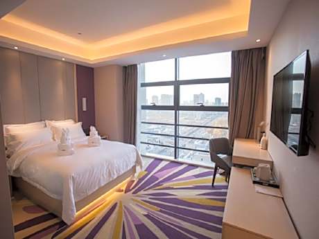 Lavande Hotel Korla city government swan lake