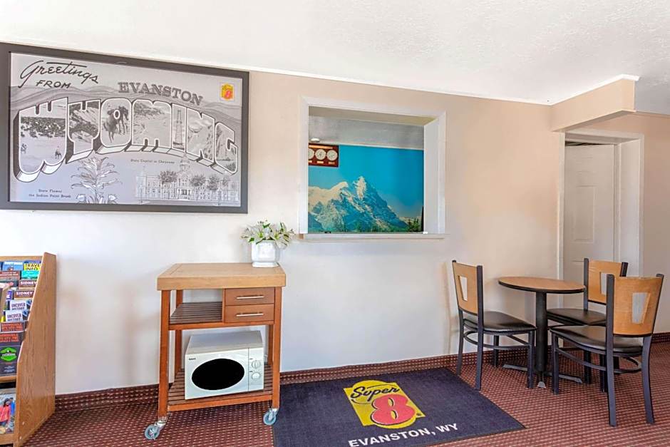 Super 8 by Wyndham Evanston