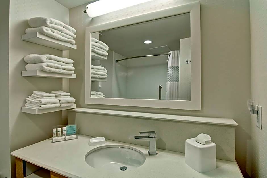 Hampton Inn & Suites by Hilton Saskatoon Airport