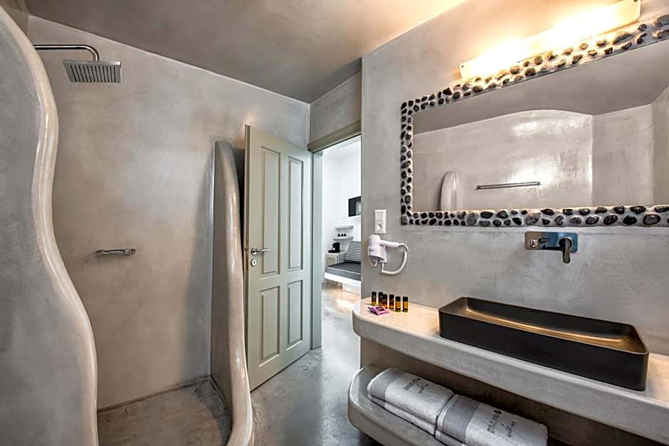 Kaleidoscope Oia Suites