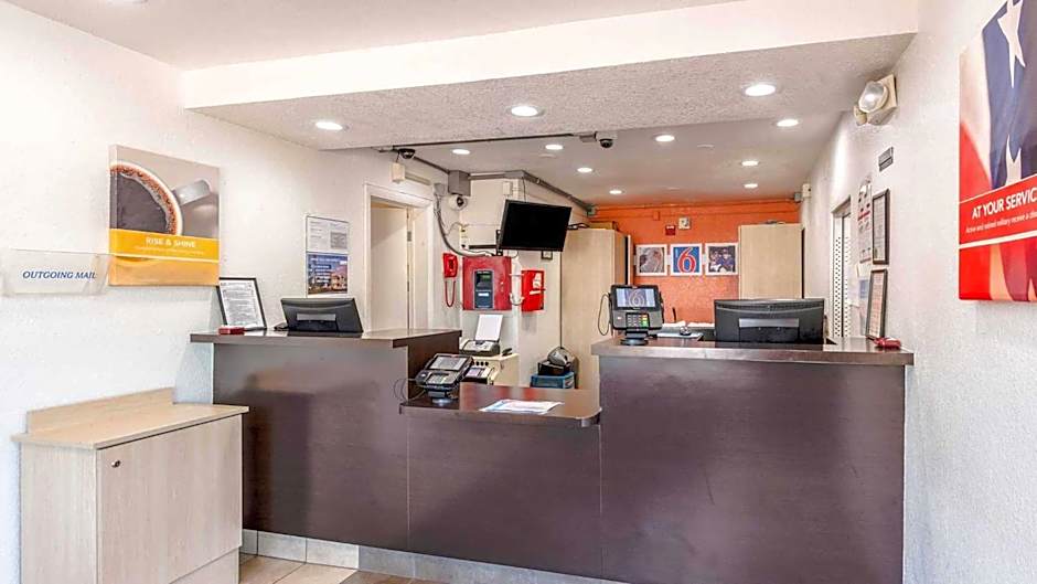 Motel 6-Columbus, GA