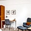 King Room with a shared Kitchen and bathroom in a 5-Bedroom House at Hanwell