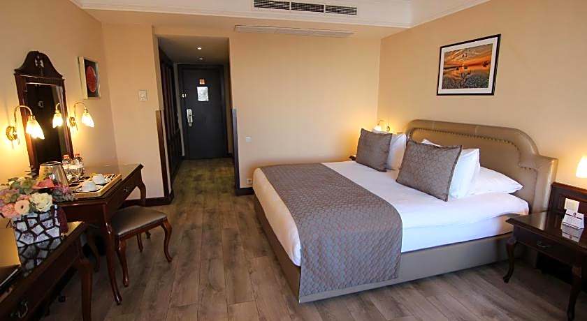 Karaca Hotel