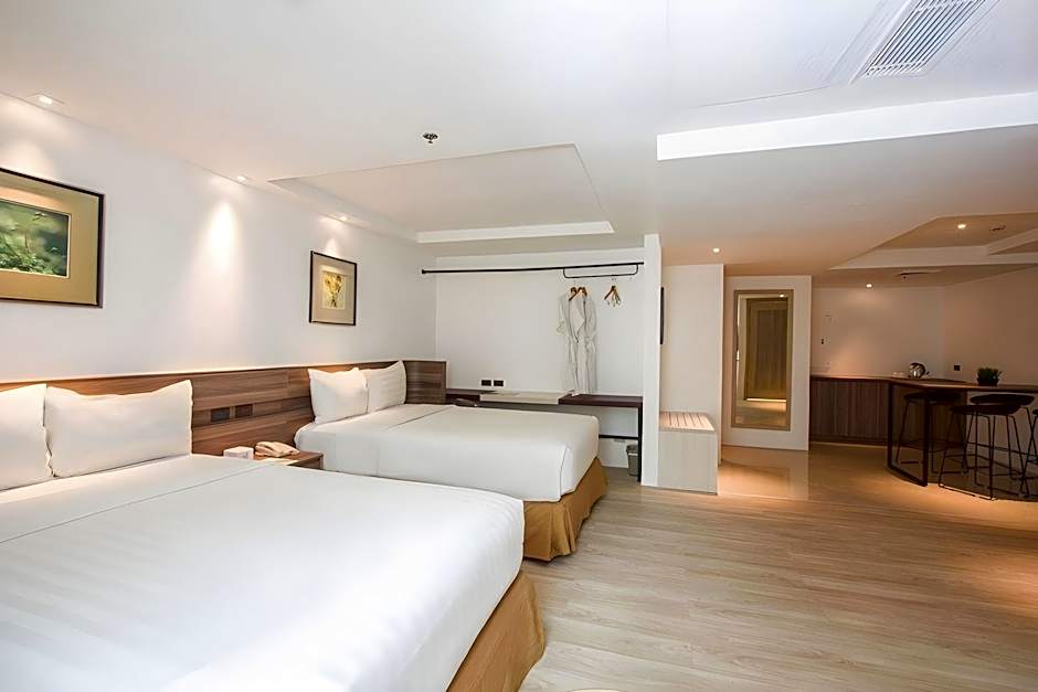 Crown Regency Hotel & Towers