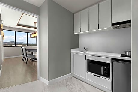 One-Bedroom Family King Suite with City View