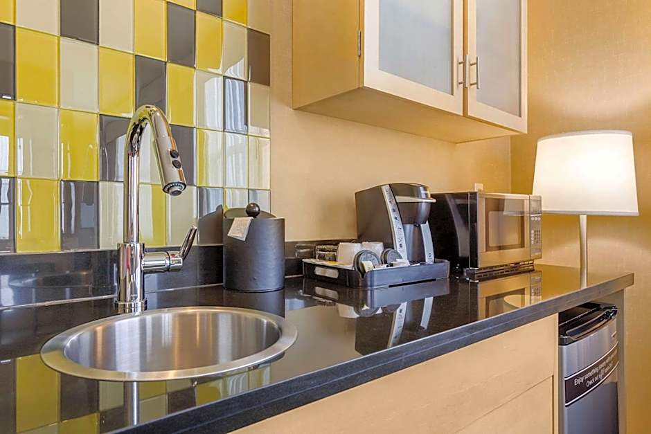 Cambria Hotel Denver International Airport