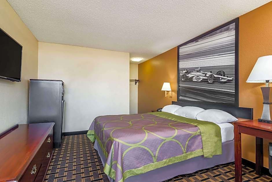 Super 8 by Wyndham Indianapolis/NE/Castleton Area