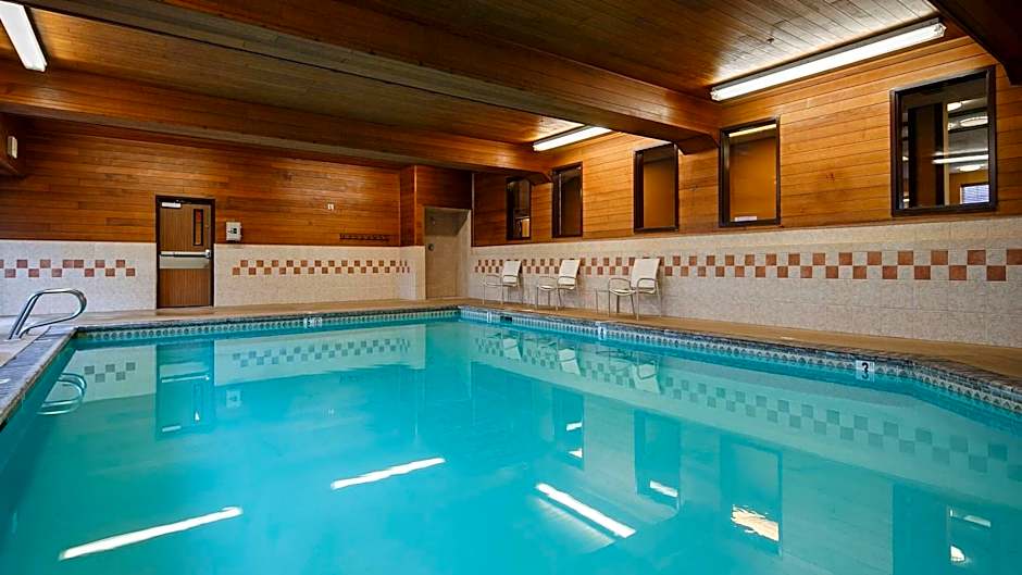 Best Western Plus Rama Inn & Suites