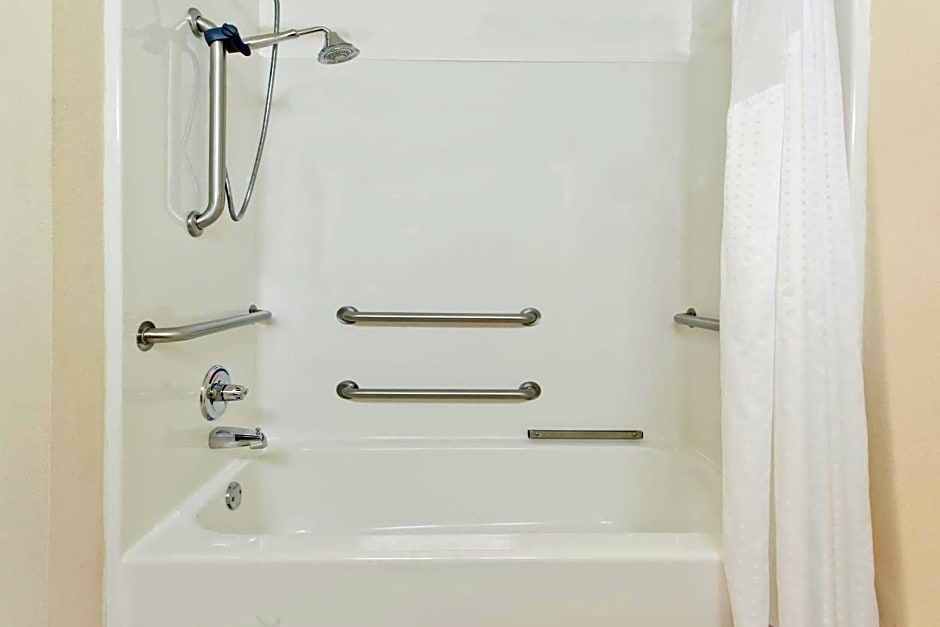 Holiday Inn Express & Suites Douglas By IHG