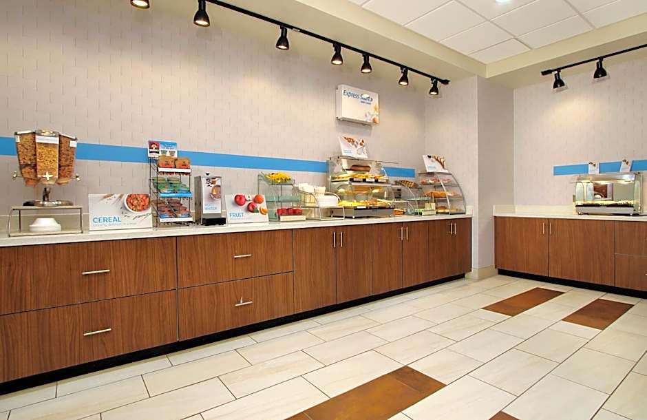 Holiday Inn Express & Suites Brookshire - Katy Freeway By IHG