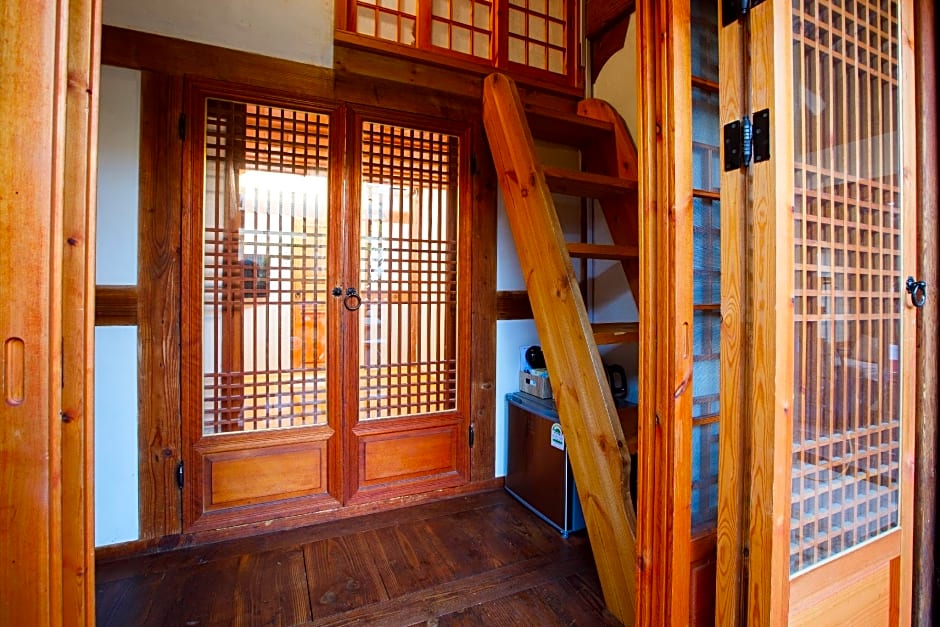 Gaeunchae Hanok Guesthouse Jeonju 2 (Korea Quality)