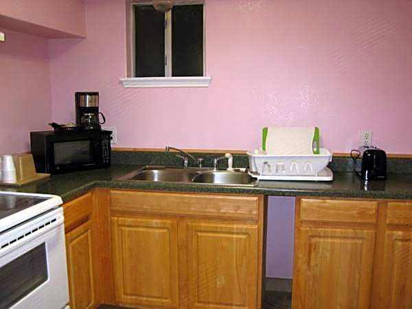 Pinn Road Inn and Suites